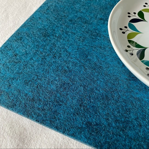 Blue felt placemats Set of 4 NEW - Picture 2 of 5